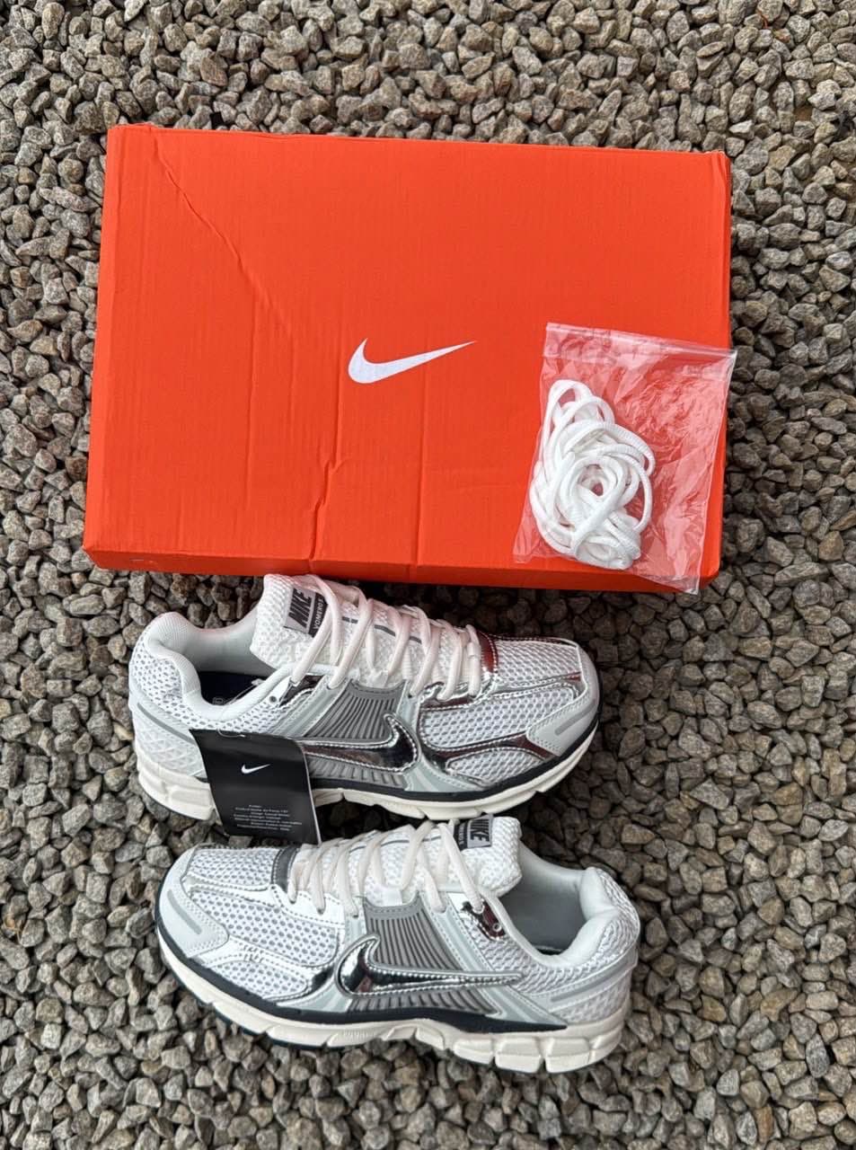 NIKE VOMERO