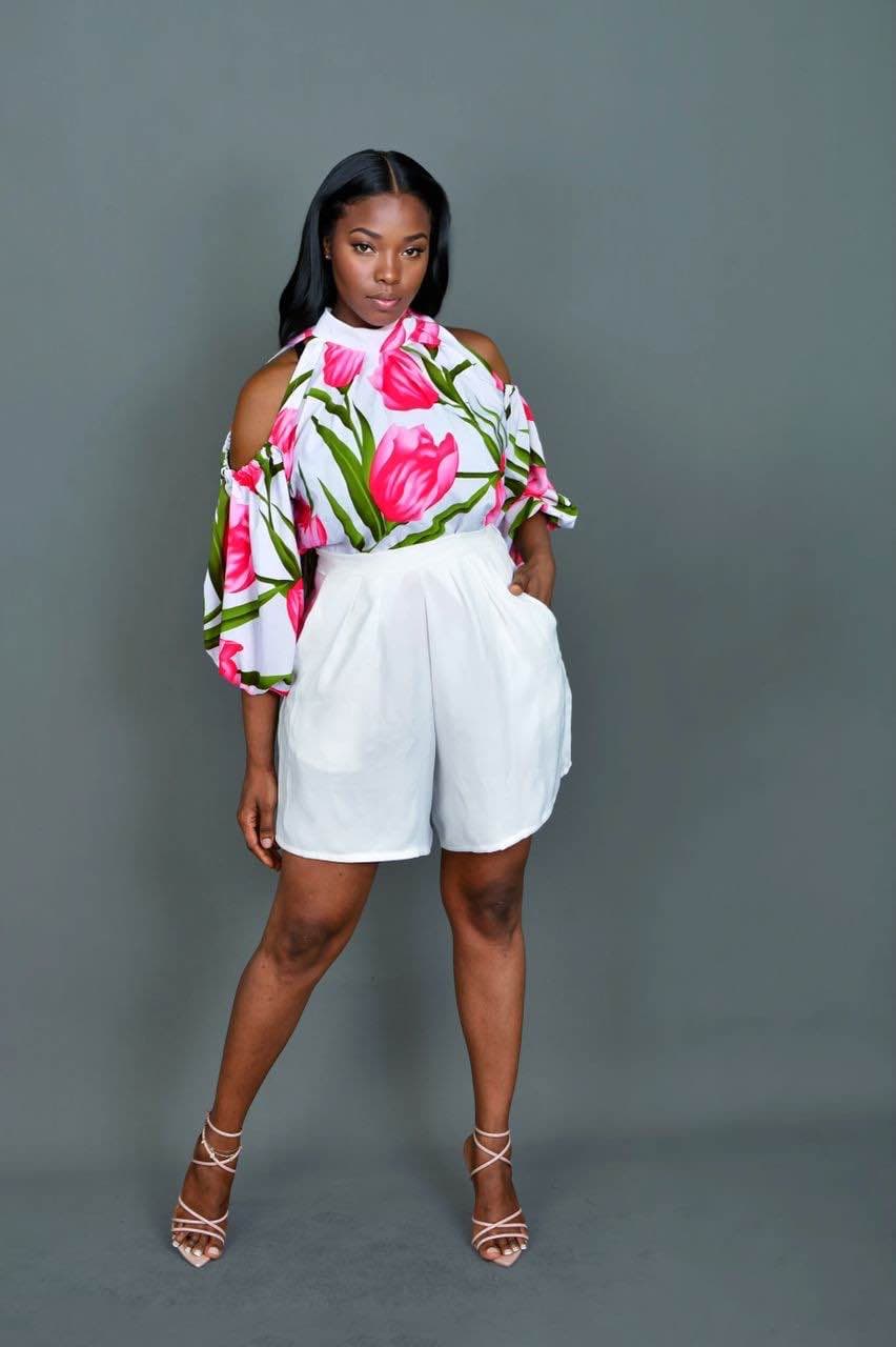 ensemble top fleuri culotte blanche