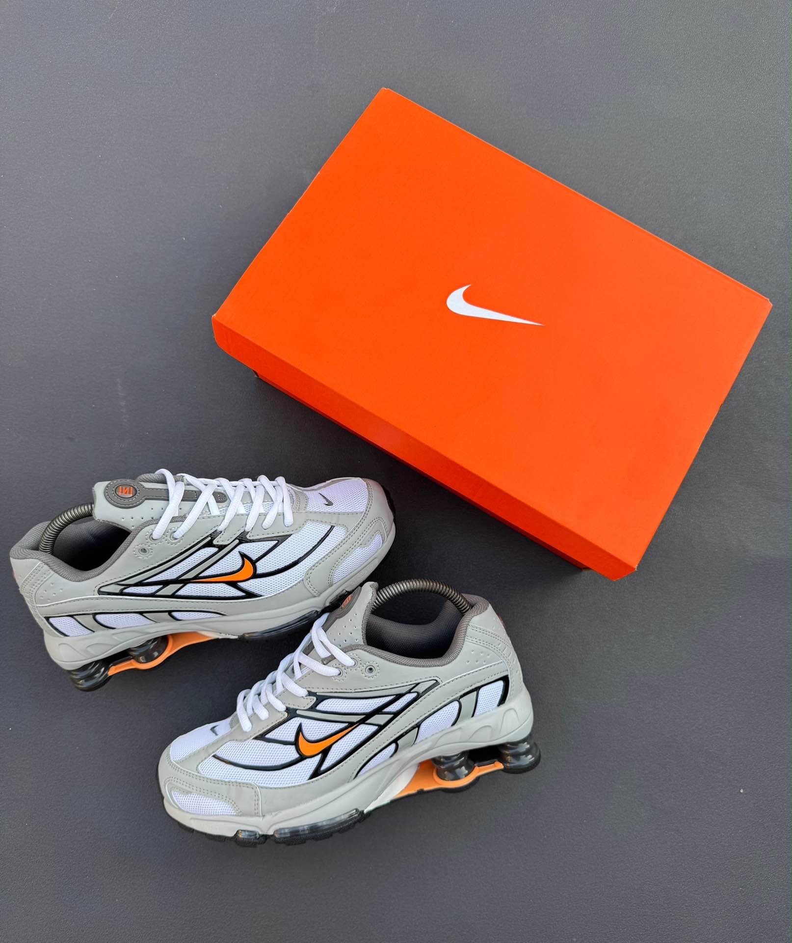 NIKE SHIX