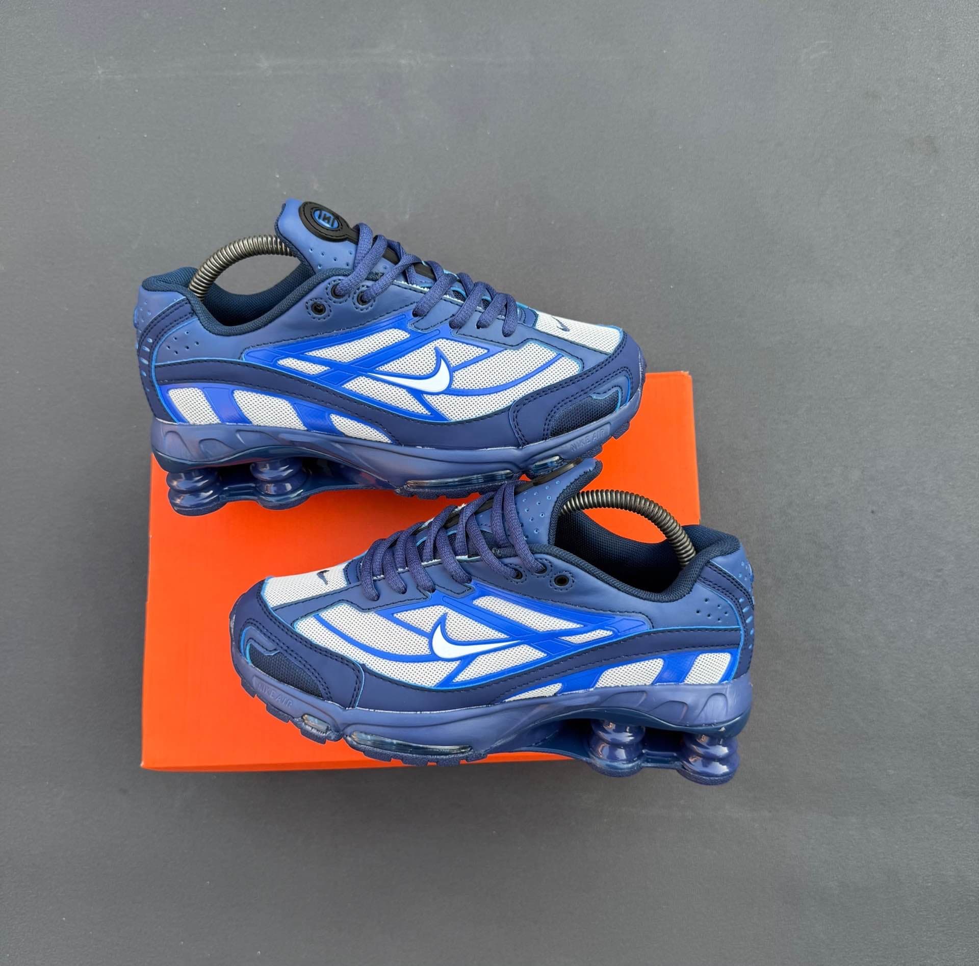 NIKE SHOX