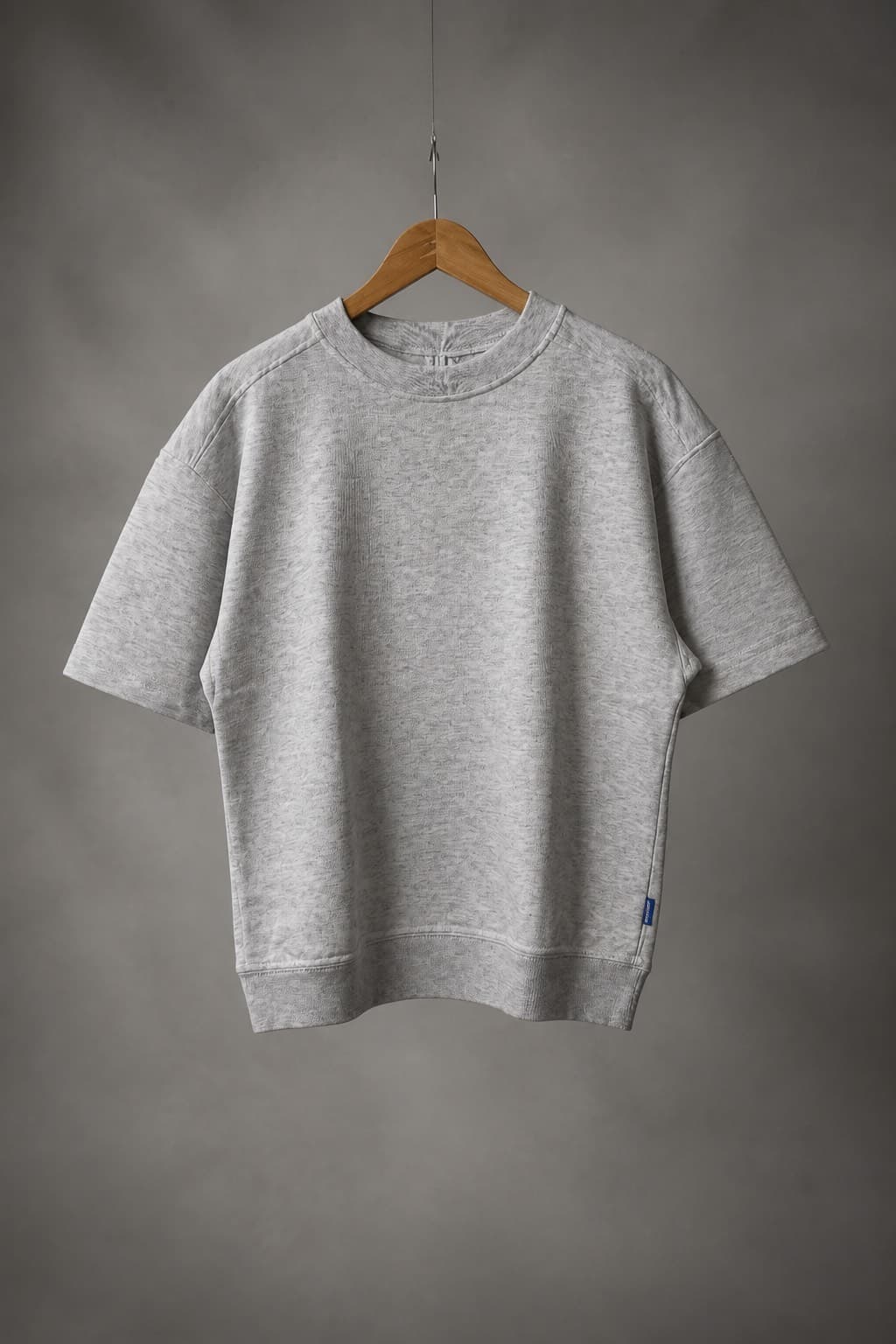 pull-over gris à manches courte