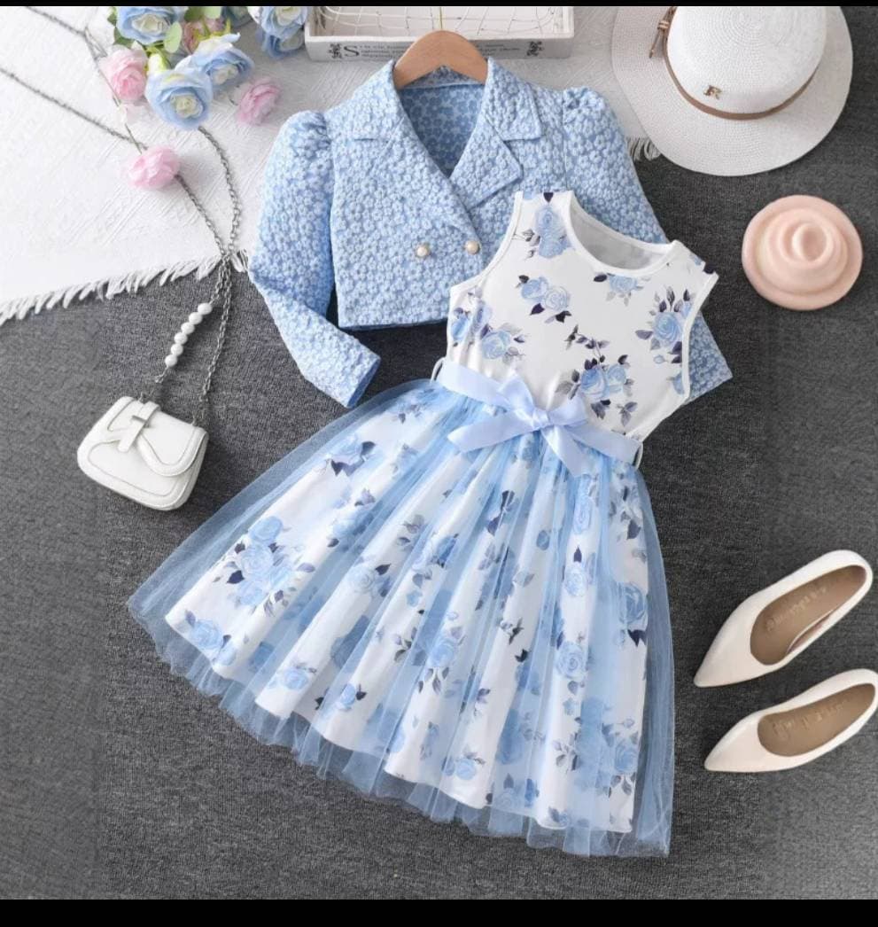 Robe fleurie + veste bleu