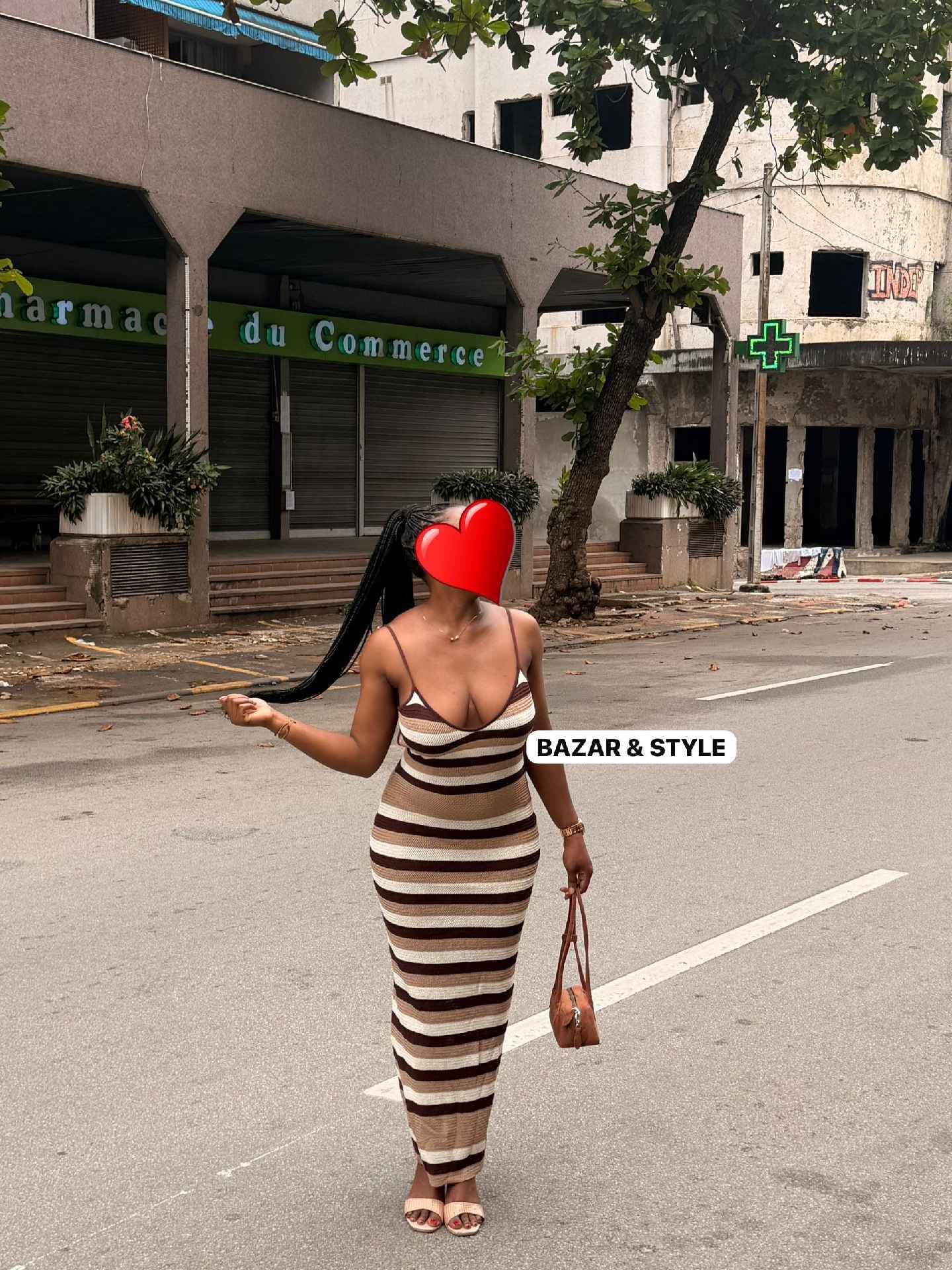 Robe multicolore dos nu