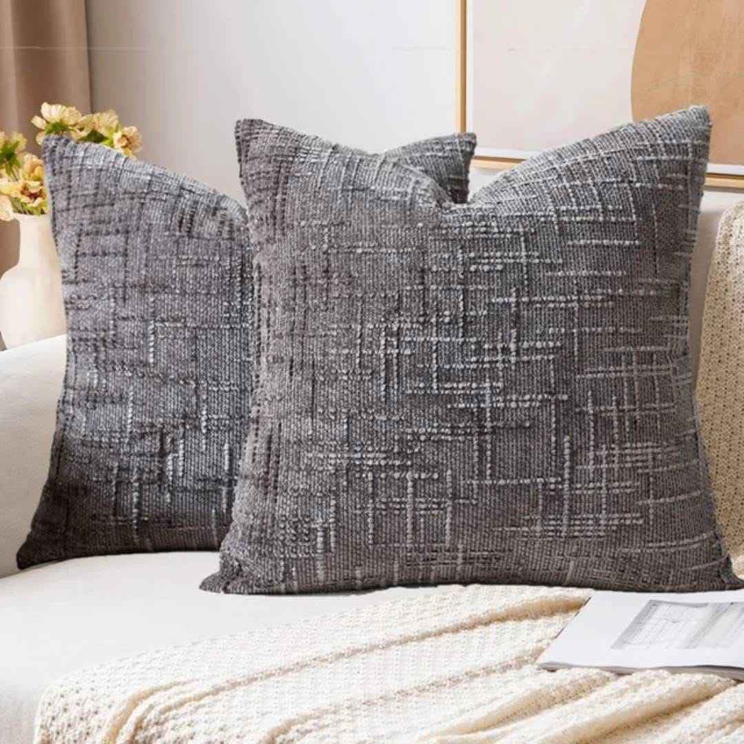 coussin gris foncé