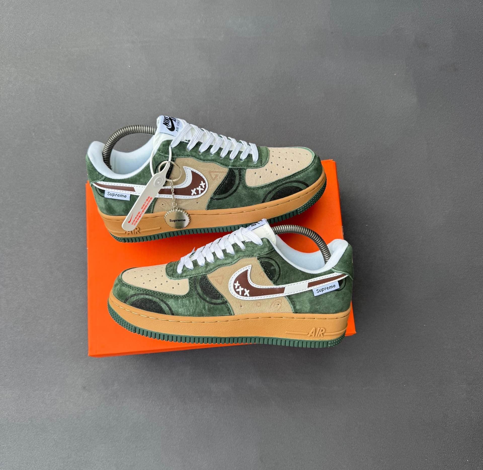 NIKE AIR FORCE