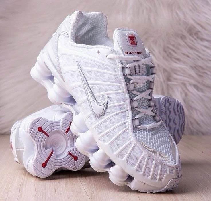 NIKE SHOX