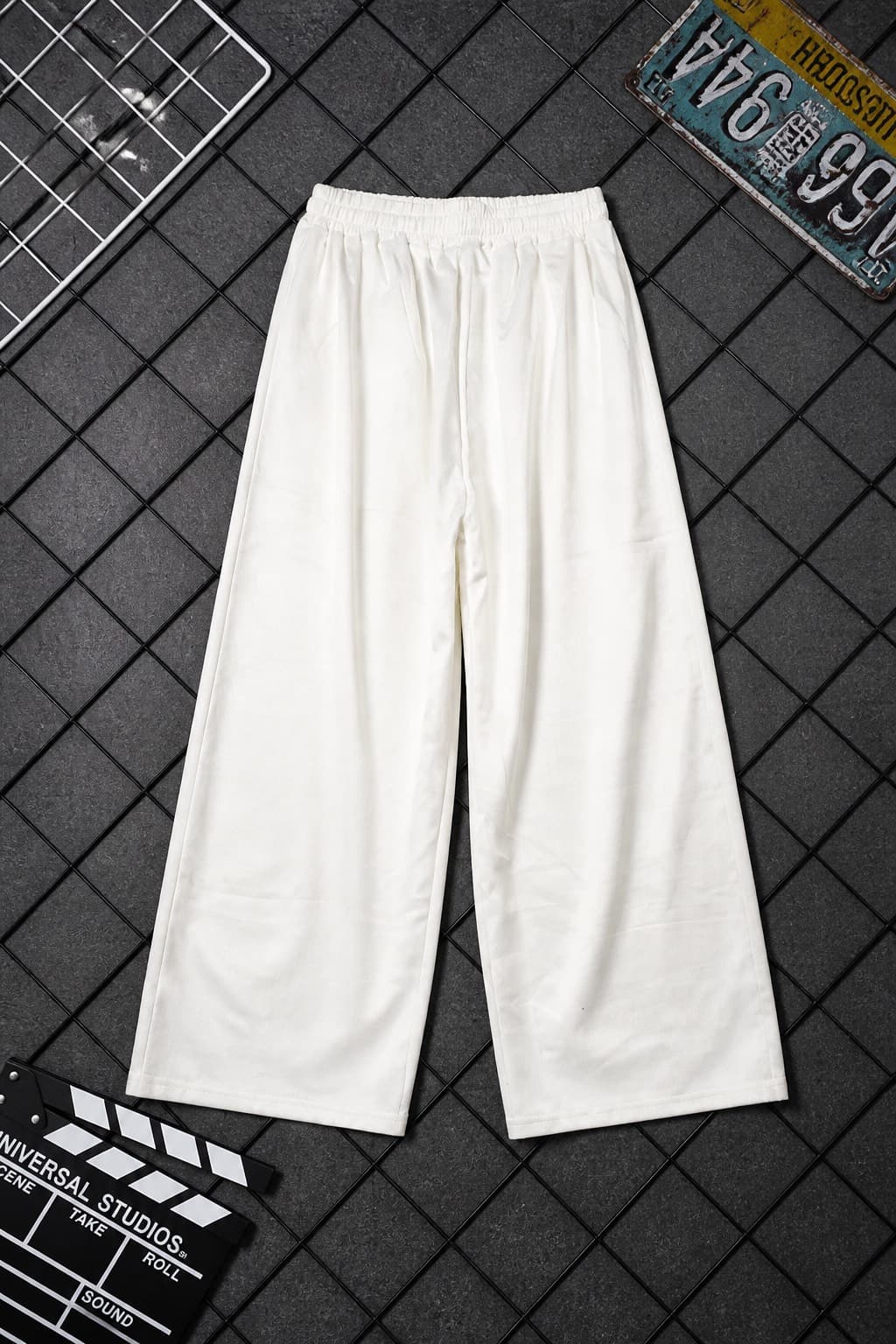 pantalon blanc gris bas