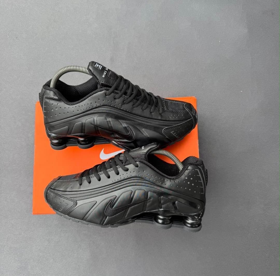 NIKE SHOX R4