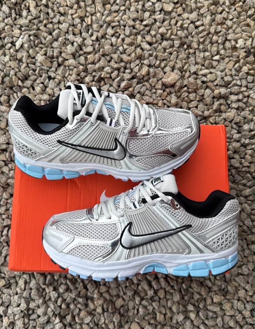NIKE VOMERO