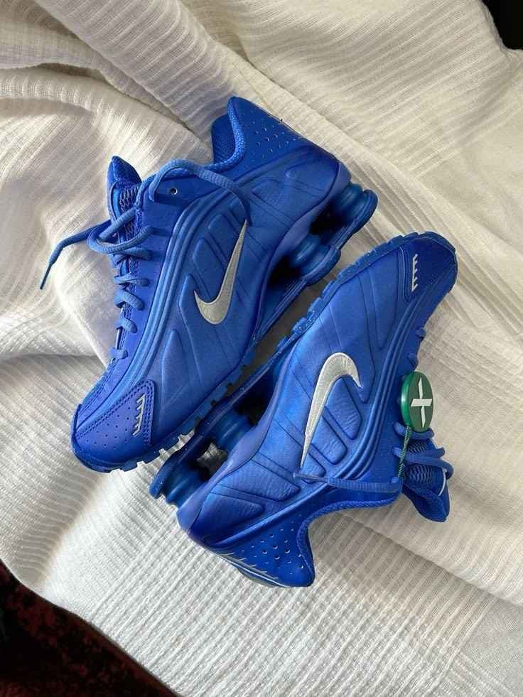 NIKE SHOX R4
