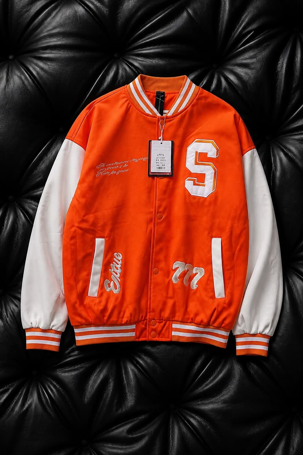 pull-over orange blanc