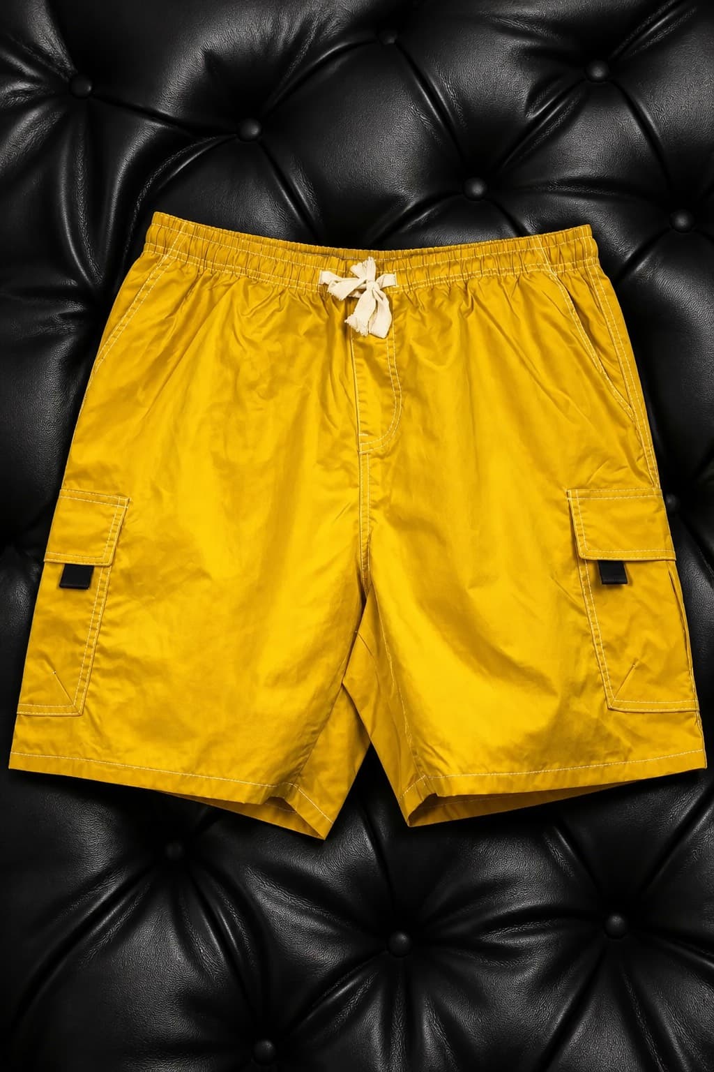 short jaune