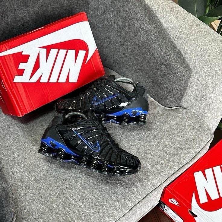 NIKE SHOX