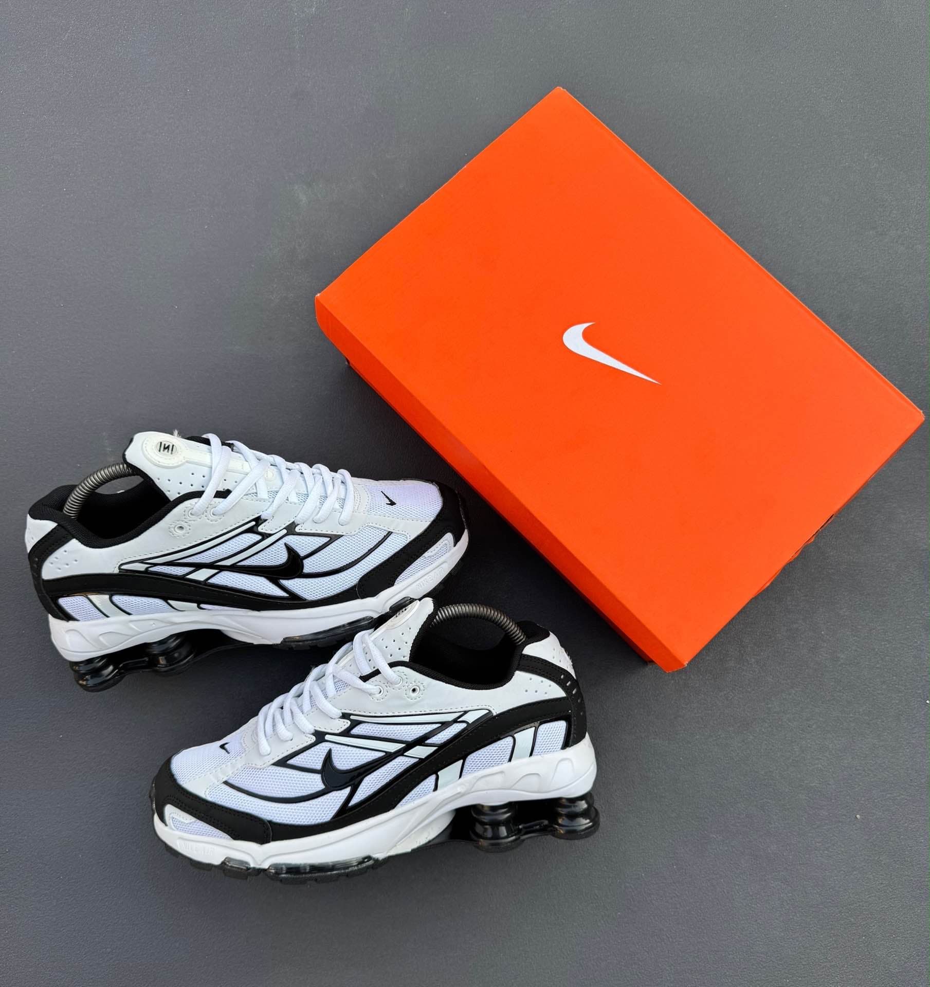 NIKE SHOX
