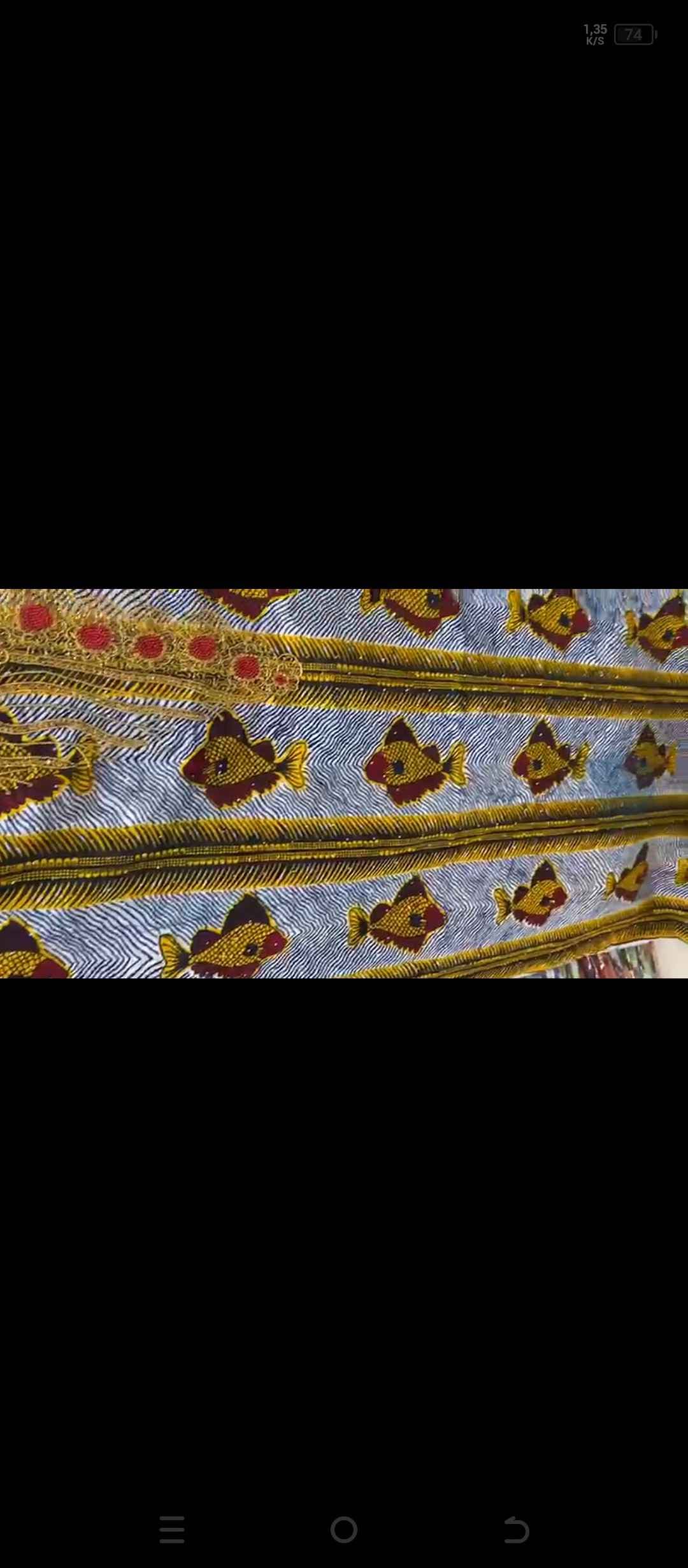 une robe en pagne